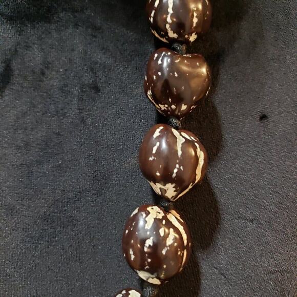 Women Fashion Brown Lumbang Kukui Nut Seed Collar Necklace with Lei Ribbon Clasp - Picture 4 of 6